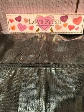Too Faced Love Flush Blush Palette - Pink Hearts
